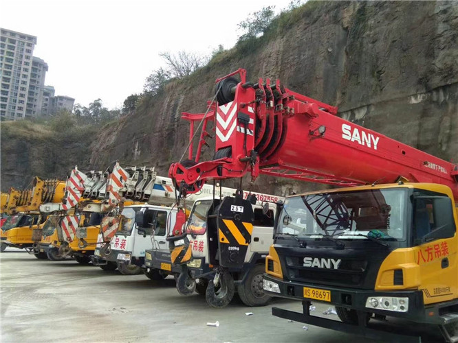 玛沁县吊车出租按什么计费？台班费、单次费、里程费怎么算？